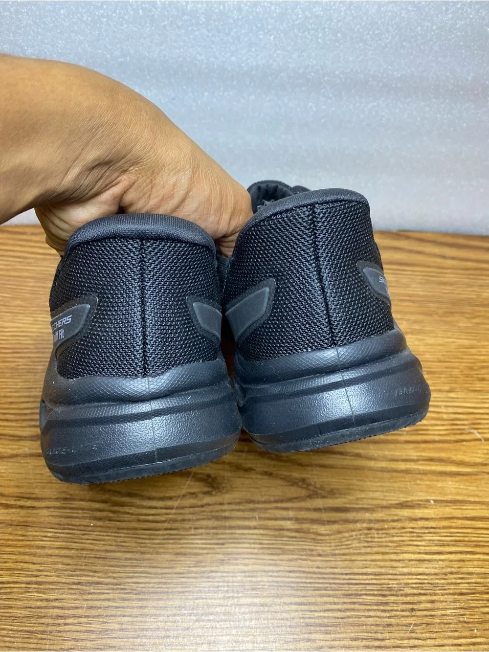 Skechers Hands Free Swift Fit Sneaker Shoes Memory Foam Mens Size 8 Black NEW